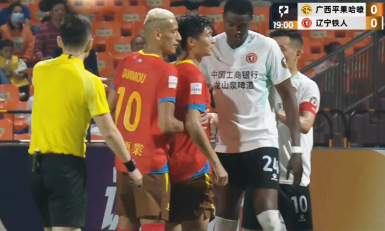 包含随着广州豹0-1，南京1-0，大连2-1逆袭青岛，中甲最新积分榜诞生的词条
