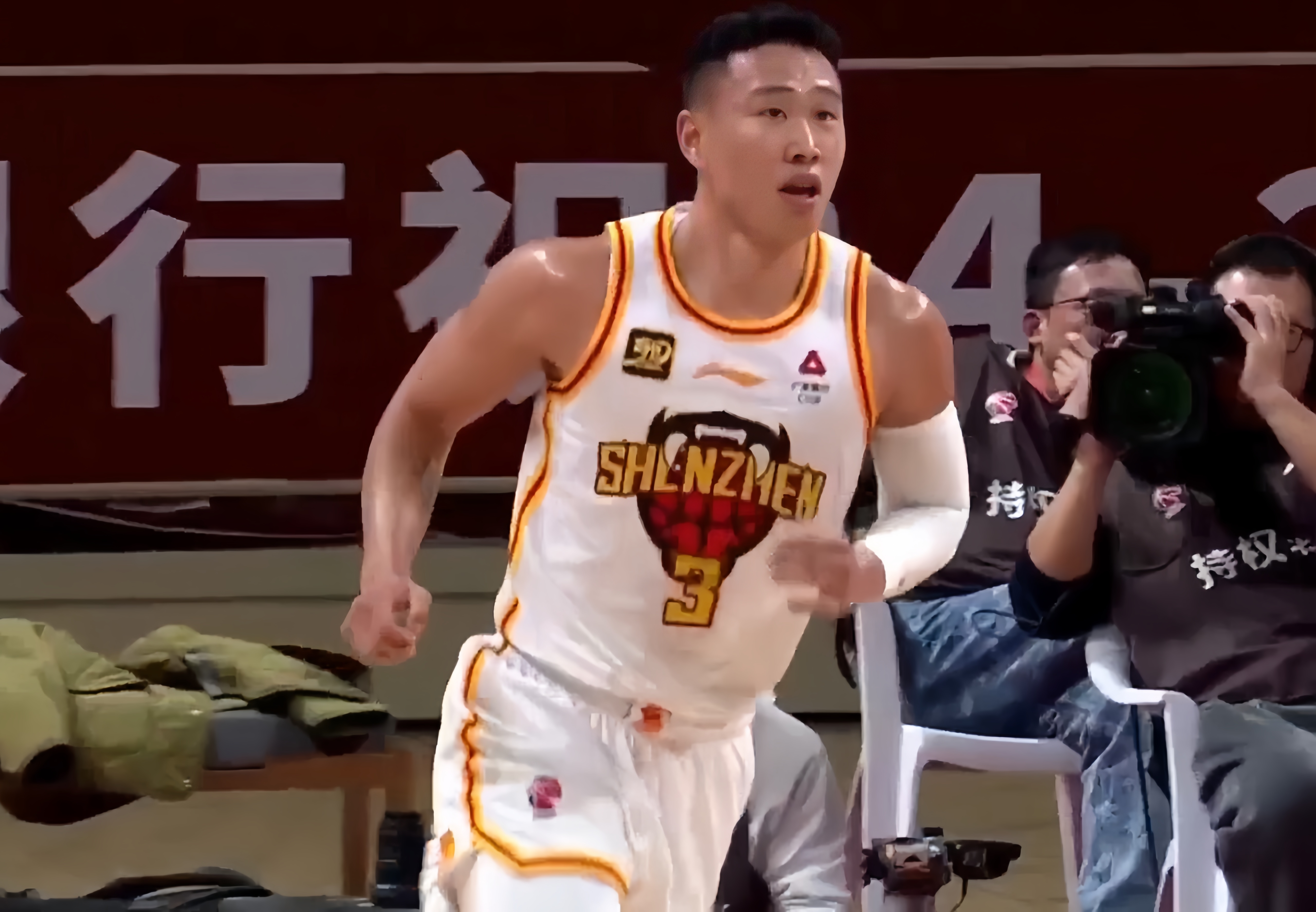 深圳男篮瞄准前四，实力突出多场胜利的简单介绍
